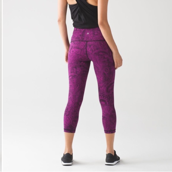 Lululemon Wunder Under Crop (Hi-rise) Size 6 - Picture 2 of 7